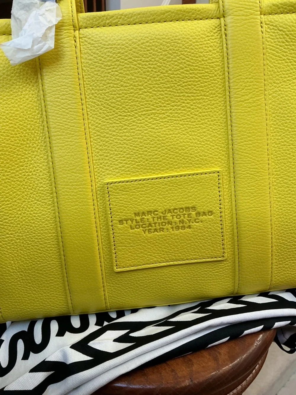 NWT MARC JACOBS CUSTOM PAINTED PARROT YELLOW MEDIUM LEATHER TOTE BAG - Picture 5 of 16